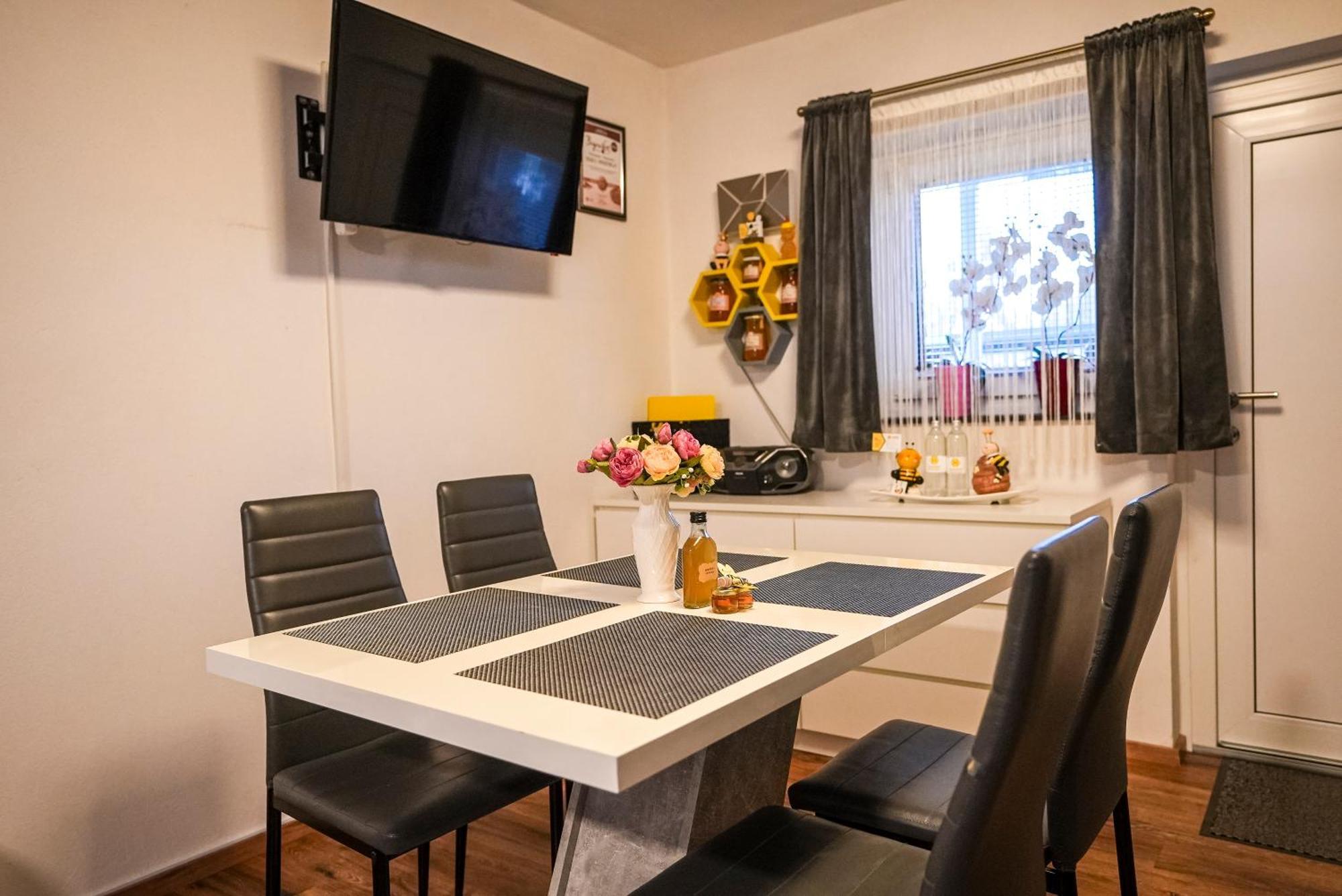 Honey Apartment Lendava Eksteriør bilde